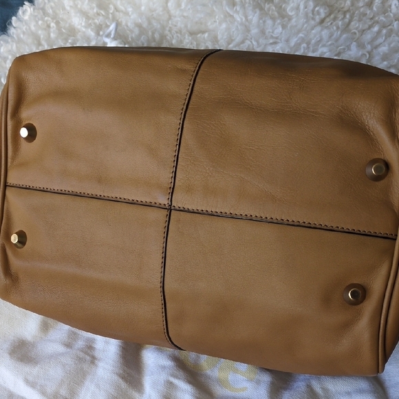 Chloe Tan Leather Satchel with Gold Hardware - Picture 4 of 17
